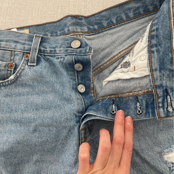 Levis 501 boyfriend distressed shorts - Picture 2 of 4